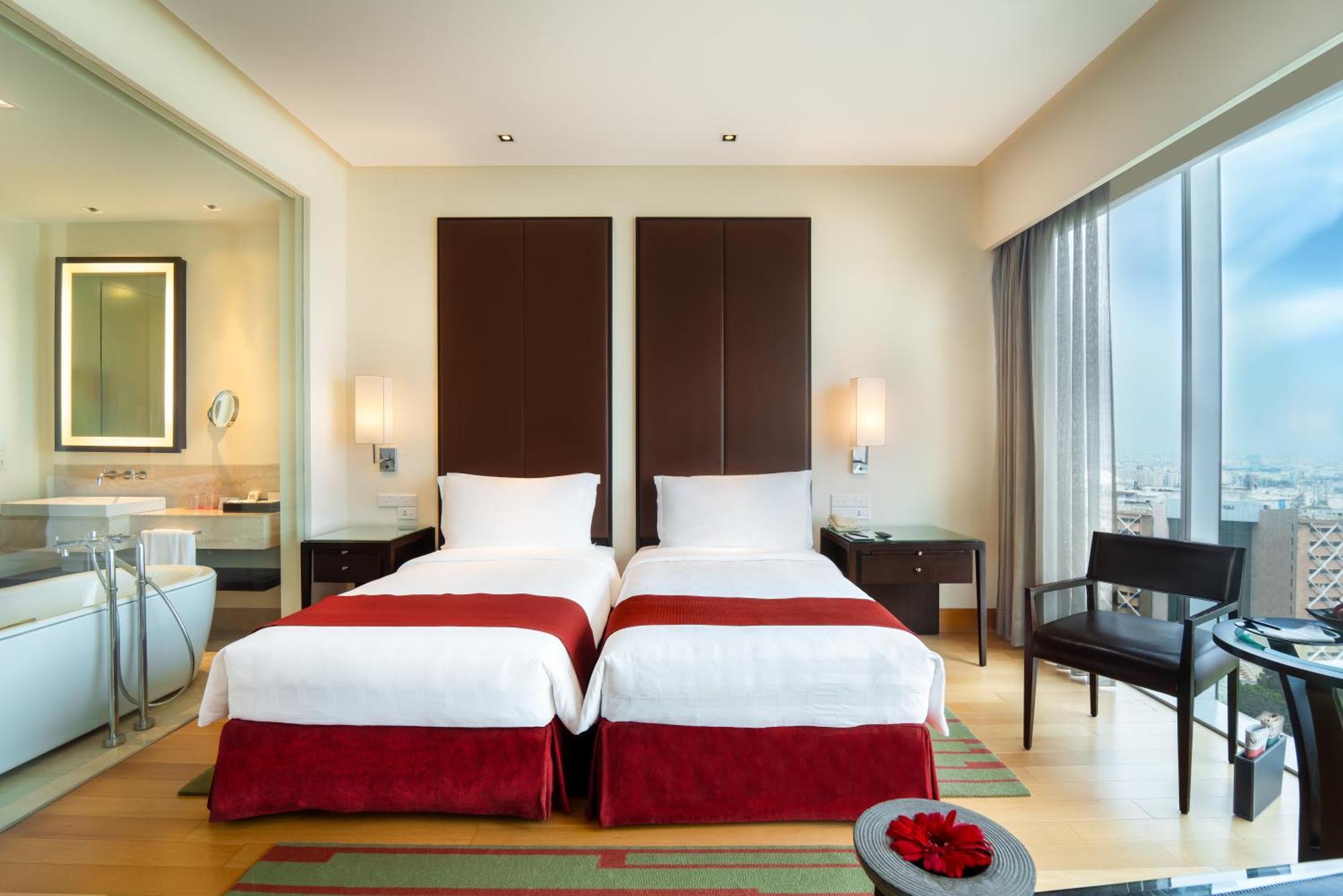 트라이덴트 하이더라바드 호텔 하이데라바드 외부 사진 A bedroom at the hotel