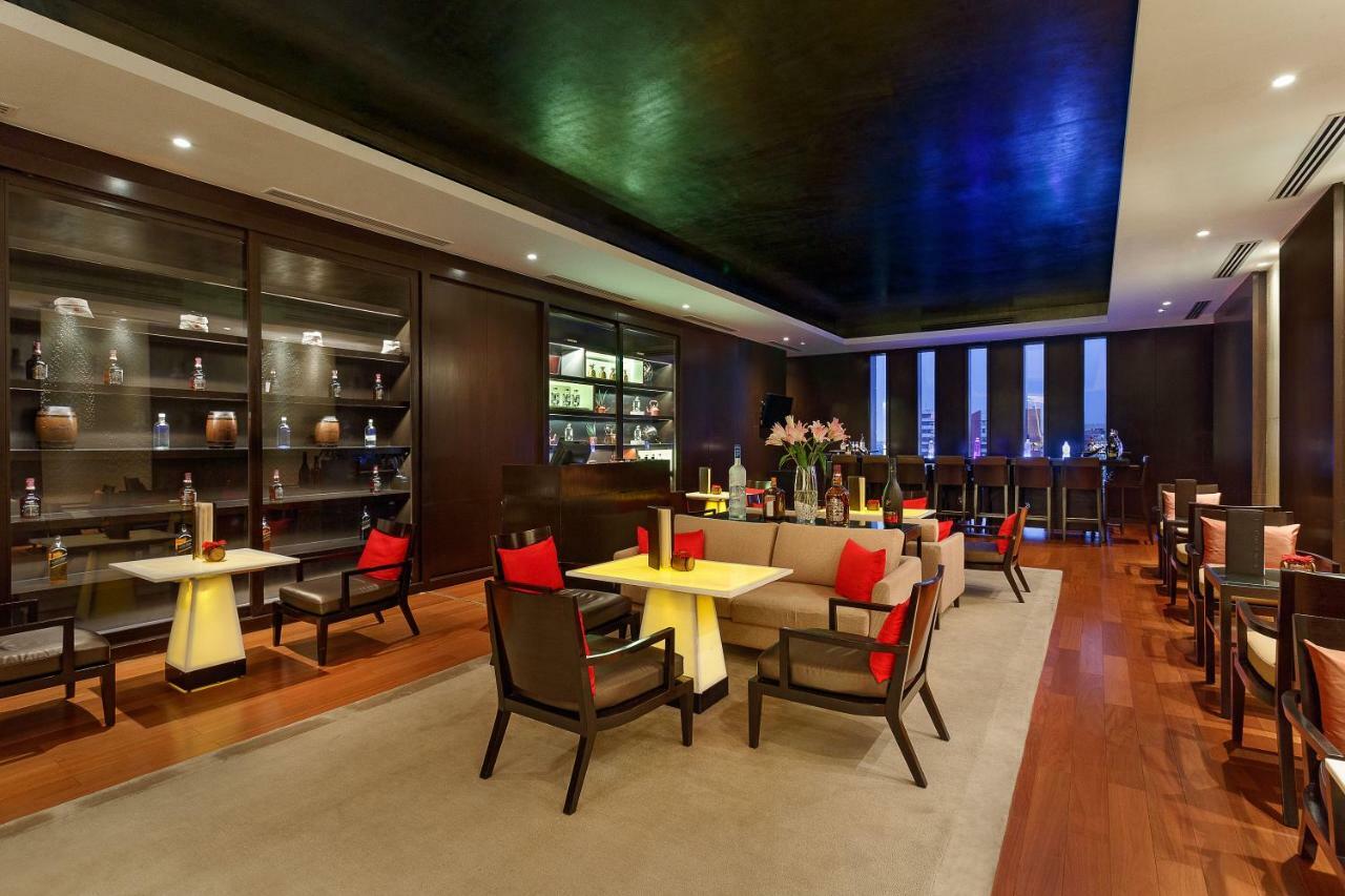 트라이덴트 하이더라바드 호텔 하이데라바드 외부 사진 The Club Lounge at the hotel