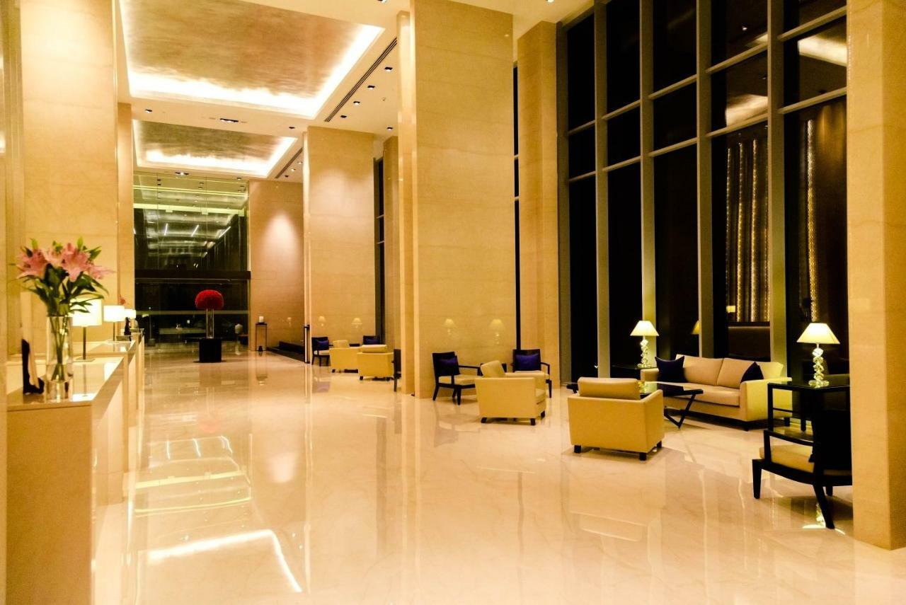 트라이덴트 하이더라바드 호텔 하이데라바드 외부 사진 The lobby of the hotel